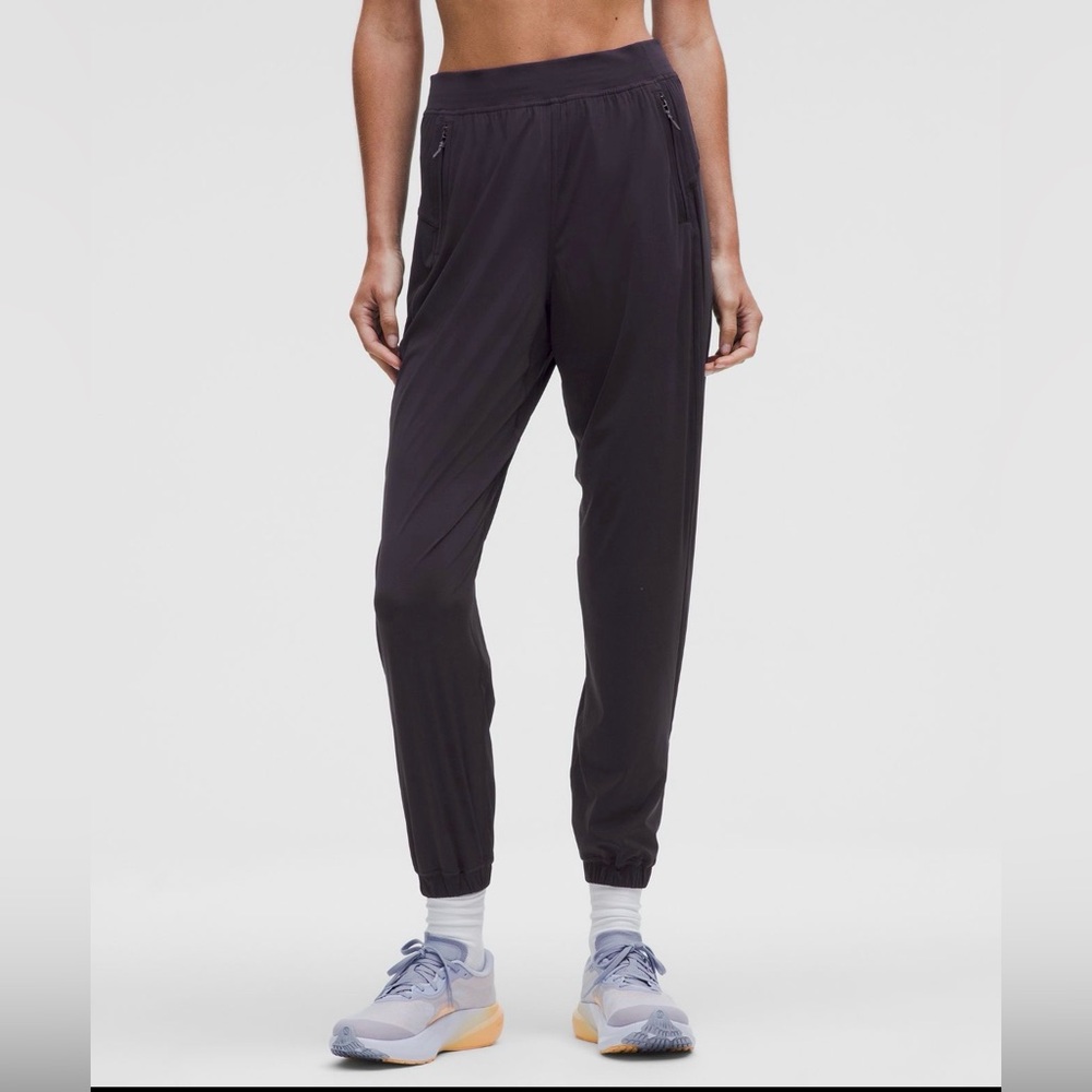 Adapted State High-Rise
Jogger Sleek